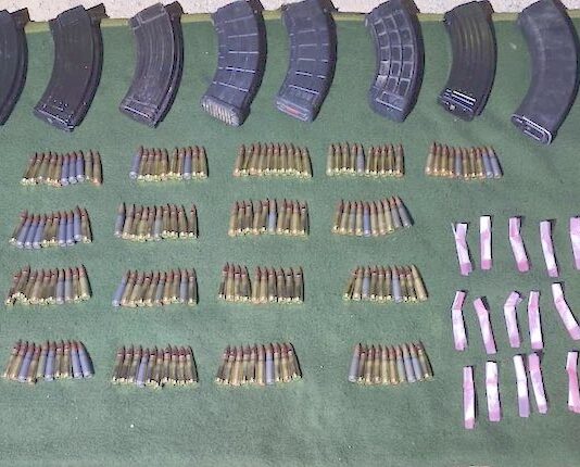 Aseguran vehículo, municiones y droga