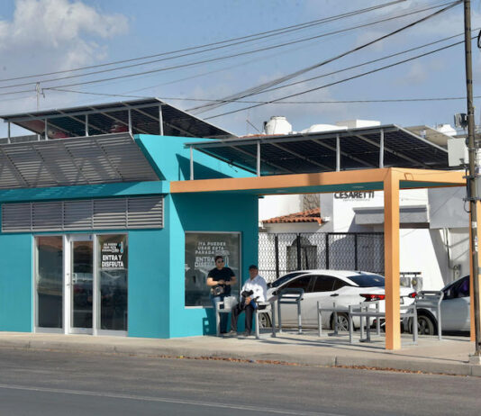 Equipa Ayuntamiento de Hermosillo con botón de pánico y cámara exterior las paradas de camión refrigeradas