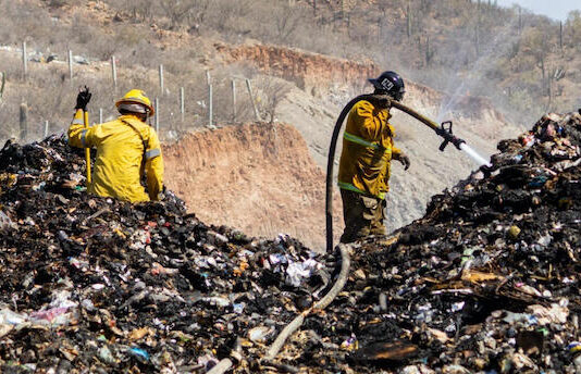 Se logra controlar en su totalidad el incendio en el relleno sanitario de Guaymas