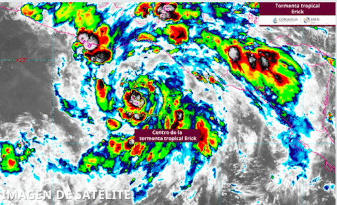 #NACIONAL Erick se intensificó a huracán categoría 1; generará lluvias torrenciales, vientos de muy fuertes a intensos y oleaje elevado en Oaxaca, Guerrero y Chiapas.