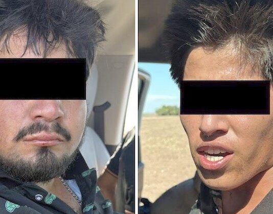 Tiraron ponchallanas, provocando la volcadura de 2 unidades oficiales
