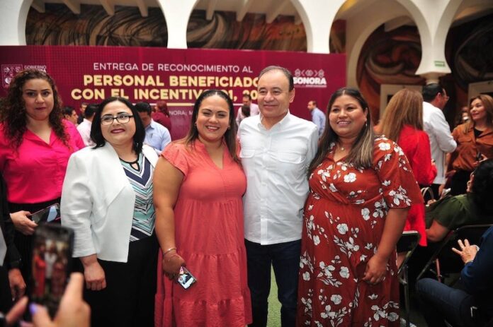 #Hermosillo Cumple Gobernador Durazo con pago de retroactivo e incremento salarial al magisterio sonorense; en un gesto que reafirma el compromiso y reconocimiento hacia el magisterio de la entidad.