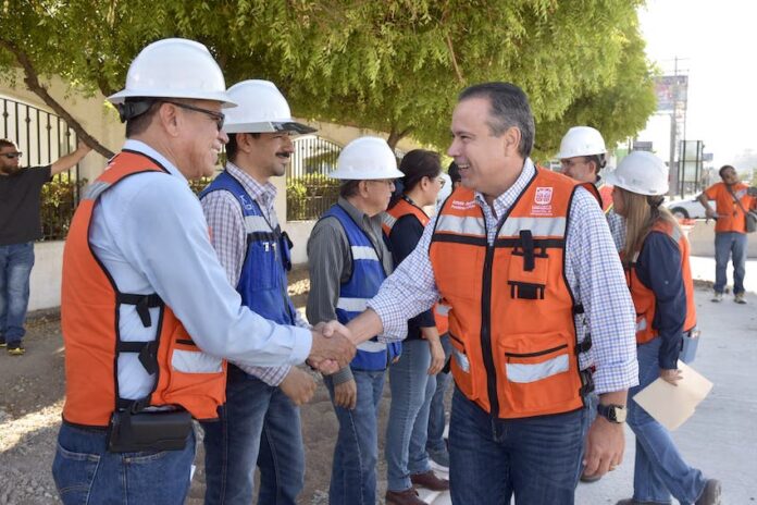 Destaca Toño Astiazarán calidad y seguridad en obra de paso desnivel de Colosio y Solidaridad; el presidente municipal constató los avances que van en un 40 por ciento.