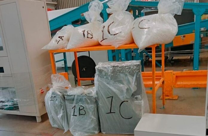 #Guadalajara Decomisan 100 kilos de metanfetaminas; oculta en piezas de maquinaria iban a salir del Aeropuerto de Guadalajara rumbo a Australia.