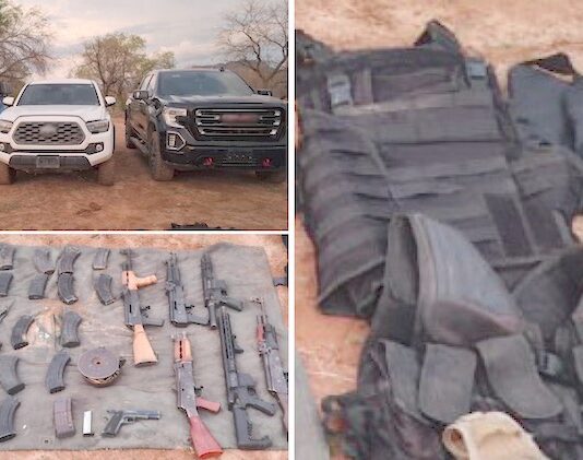 Hallan 3 camionetas con armas, ocultas en un cerro