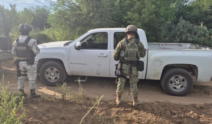 #Tamaulipas Delincuentes huyen dejando abandonado un arsenal; aseguran camioneta en trataron de utilizar en la escapatoria.