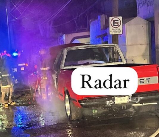 Se incendia camioneta propiedad del Jefe de Tránsito