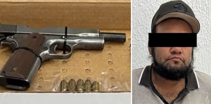 #Cajeme Capturan a hombre armado, en Ciudad Obregón; se trata de Juan Pablo “N”, de 37 años de edad, quien viajaba en una motocicleta.