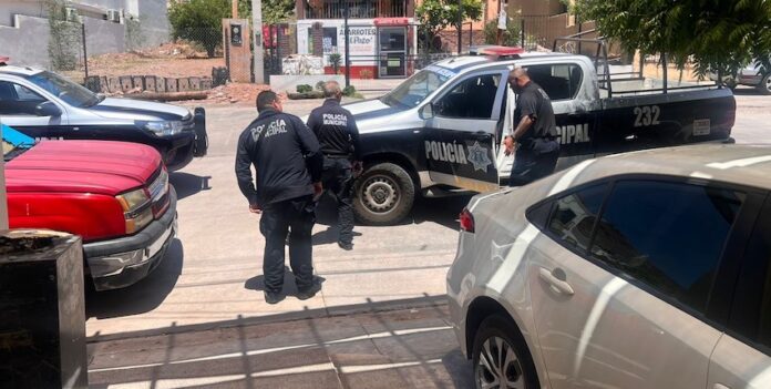 #Guaymas ¡Nula vigilancia policiaca en las Delicias y Ampliación Burócrata!; durante la madrugada dieron el clásico ‘cristalazo’ en dos vehículos; en uno de ellos se llevaron un equipo de ultrasonido.