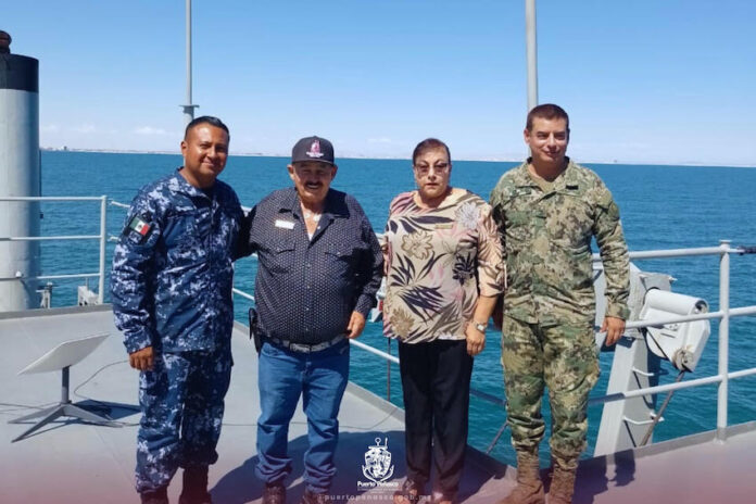 #Puerto Peñasco Presidenta del DIF visita el buque ‘Usamancita’; acompañada de su esposo, atendieron cordial invitación del Vicealmirante Artemio Cuervo Salas, Comandante de la Sexta Zona Naval.