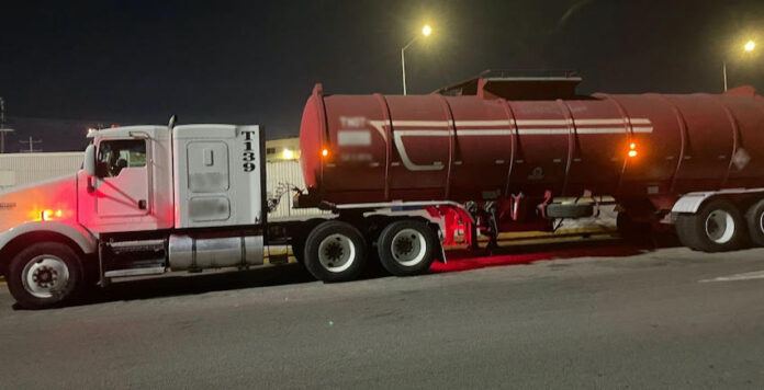 #Nacional Aseguran pipa con 63 mil litros de ‘huachicol’; durante revisiones en la carretera Saltillo-Monterrey; el chofer quedó detenido.