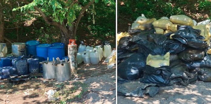 #Nacional Hallan precursores químicos para elaboración de drogas sintéticas; decomiso llevado a cabo en un camino de terracería de Durango.