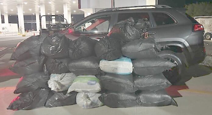 #Nacional Caen dos sujetos con poco más de 600 kilos de metanfetamina; la transportaban a bordo de un automóvil, en la ciudad de Tecate, Baja California.