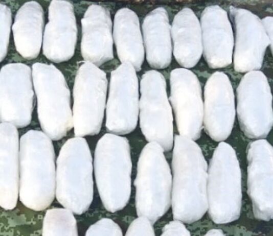 Abandonan 35 paquetes con ‘cristal’, en Átil