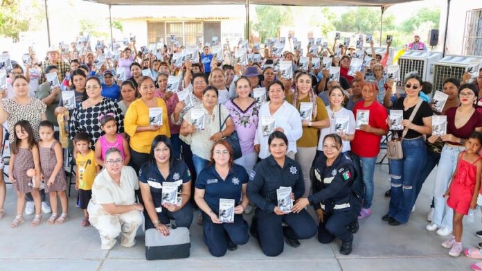 #Guaymas Entrega Ayuntamiento de Guaymas cartillas de derechos de la mujer y ofrece plática sobre la no violencia; para informar y empoderar a las féminas sobre sus derechos fundamentales.