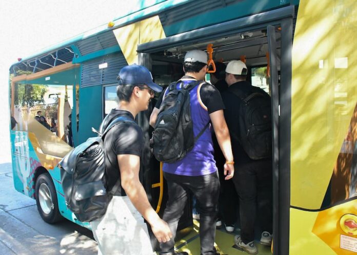 Inicia transporte eléctrico gratuito H Bus con mil 500 universitarios en este nuevo ciclo escolar; del total de los seleccionados, 937 son reinscritos y 563 de nuevo ingreso.