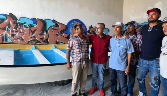 #Puerto Peñasco Dr. Óscar Castro entrega cuarta panga rehabilitada, en apoyo al sector pesquero.