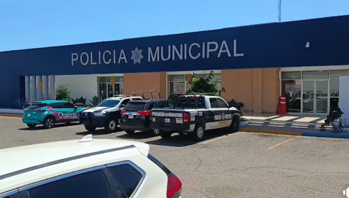 #Guaymas Roban motocicleta en Miramar; es de la marca Italika, DM 200, en color negro con rojo.
