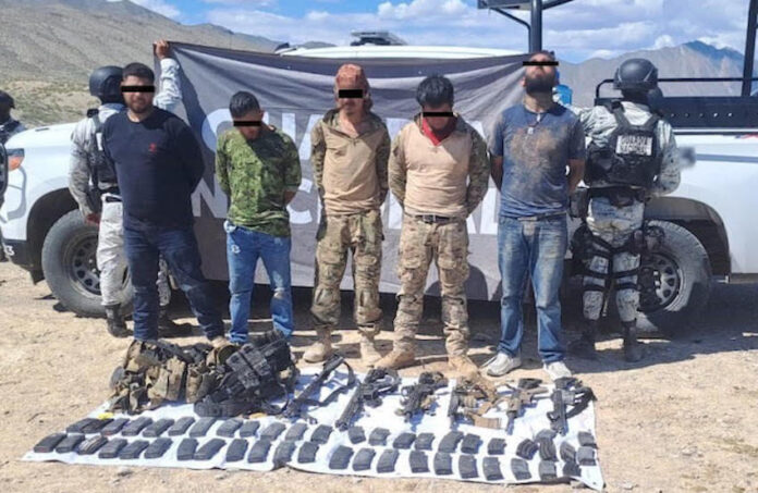 #Ojinaga Caen 6 sujetos con fusiles de asalto, cargadores y cartuchos; reporte ciudadano alertó por presencia de sujetos armados.