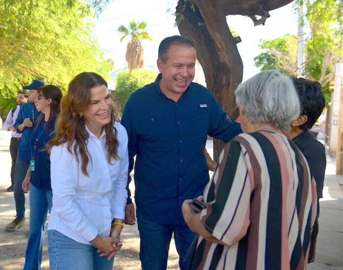 Lleva Toño Astiazarán jornada de apoyos a familias de La Caridad; coordinan acciones con dependencias municipales y Gobierno Estatal para prevenir enfermedades como dengue.