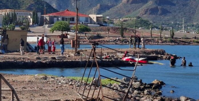 Desaparece buzo en la bahía de Guaymas, cerca del CET del Mar; andaba trabajando, se metió al agua y ya no salió; cuerpos de emergencia lo están buscando.