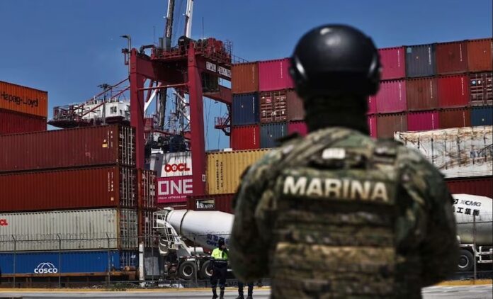 Muere otro miembro de la Marina-Armada de México; se dice se trató de un accidente en una práctica de tiro real en Puerto Peñasco, Sonora.