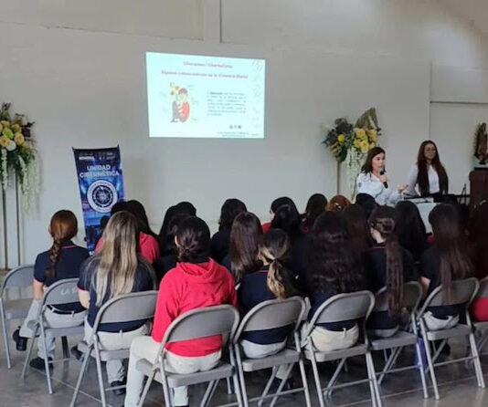 Concientizan a estudiantes de bachillerato sobre implicaciones de la violencia cibernética