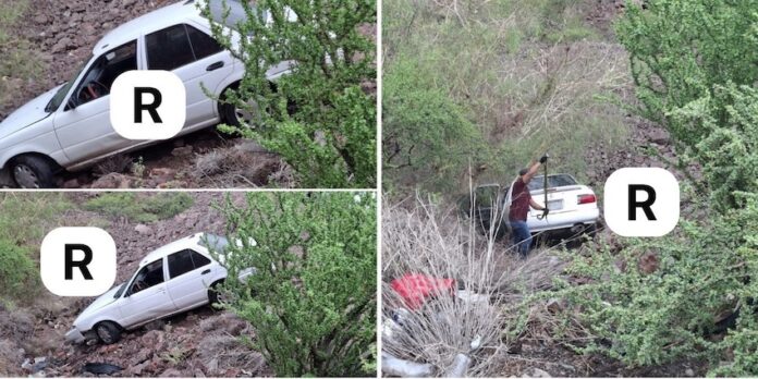 Vehículo cae a voladero en la carretera al Paraje Viejo; la unidad fue localizada en estado de abandono.