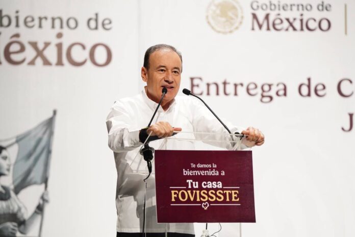 Gobernador Durazo y Sedatu garantizan certeza jurídica a familias con entrega de 300 escrituras del Fovissste; un compromiso, facilitar la adquisición de créditos accesibles a los trabajadores al servicio del Gobierno de Sonora y sus municipios.