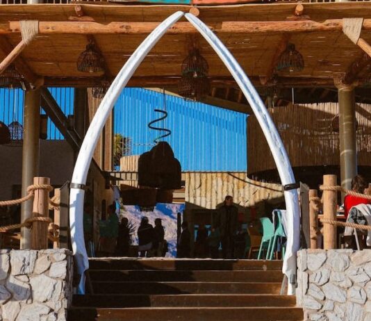 Denuncian imposición de 20% de propina en restaurante de San Carlos