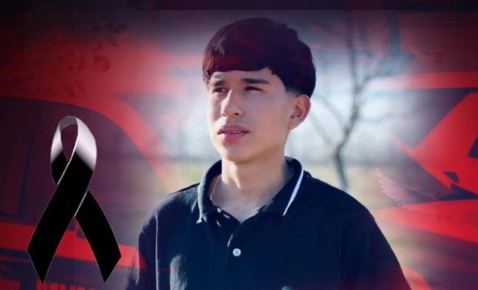 #Ciudad Juárez Despiden a Edwin Adrián, un joven alegre, responsable y trabajador; jovencito de 17 años, estudiante del COBACH y repartidor de DiDi; perdió la vida en lamentable accidente; descanse en paz.