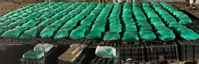 #SLRC  Aseguran más de una tonelada de droga: Metanfetamina, fentanilo y goma de opio; decomiso llevado a cabo ayer en un puesto militar carretero en San Luis Río Colorado; trailero, originario de Mexicali, quedó detenido.