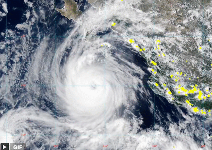 #Nacional Se esperan lluvias de fuertes a intensas en 28 estados de México; se prevén rachas de viento de 80 a 100 km/h y oleaje de 5.5 a 6.5 metros de altura en costa de Baja California Sur.
