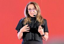 Barbara Anderson, escritora del libro Los Dos Hemisferios de Lucca, ofrece testimonio de resiliencia en el Tercer Congreso de la Familia