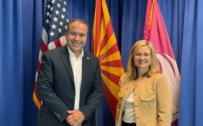 Destaca Toño Astiazarán virtudes de Hermosillo como polo de inversión ante empresarios y alcaldesa de Phoenix; participó en un recorrido por la zona donde opera la planta TSMC, una de las fábricas de semiconductores más grande del mundo.