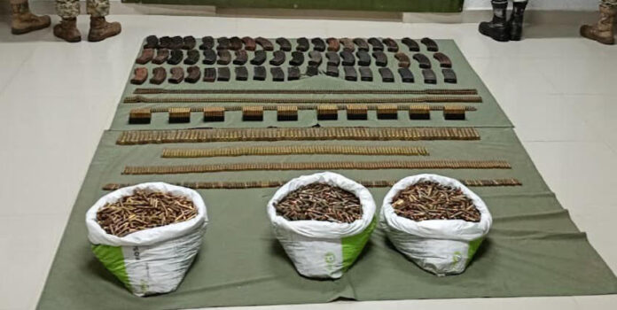 Aseguran en Sinaloa 10 mil cartuchos útiles y cargadores; material bélico que pertenecía a un grupo delictivo de la zona.