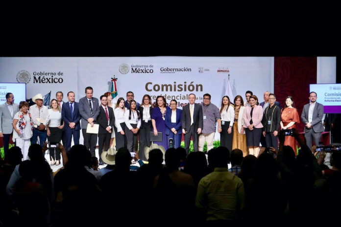 Encabezan Gobernador Durazo y secretaria de Gobernación Rosa Icela Rodríguez, inicio de audiencias para construcción de Reforma Electoral; el mandatario estatal destacó que Sonora jugará un papel fundamental para la creación de la propuesta de que será presentada a la presidenta Claudia Sheinbaum, a través de consultas públicas con diversos sectores sociales, que dieron inicio en el estado con audiencias ciudadanas.