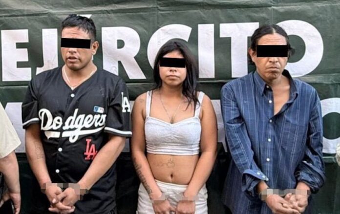 #Hermosillo Aseguran a tres personas, droga y arma de fuego; ocurrió durante un cateo conjunto llevado a cabo en la colonia Camino Real, en Hermosillo.