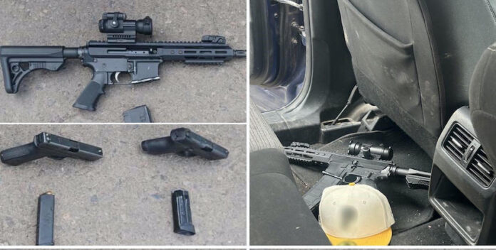 #Cajeme Detienen a 2 sujetos en posesión de armas; al notar la presencia de los militares intentaron huir a bordo del vehículo en que viajaban.