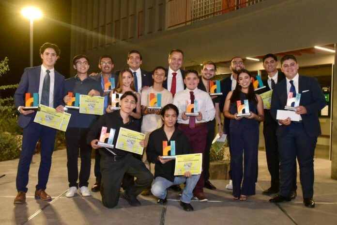 Destaca Toño Astiazarán talento de jóvenes en Premio Municipal de la Juventud 2025; las y los ganadores de las 13 distinciones correspondientes a las categorías Impulso y Trascendencia fueron seleccionados de entre 83 proyectos registrados.