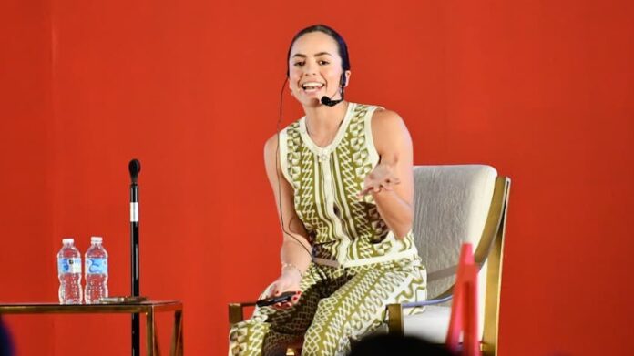 Inspira Valeria de la Torre con el tema “Resiliencia en fragmentos” en el Tercer Congreso de la Familia; la conferencista compartió su historia tras un accidente que derivó en la amputación de ambas piernas y convirtió sus sueños en brújula para rehacer su vida.