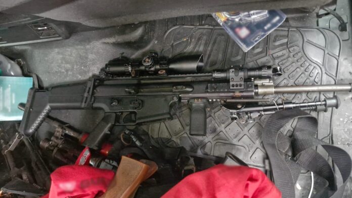 #Nacional  ¡Aseguran arsenal!; capturan con armas largas a seis sujetos, en la carretera.