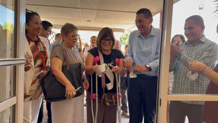 #Empalme Alcalde Luis Fuentes inaugura Exposición Pictórica Colectiva “Sinfonía de Mar, Viento y Sal” en Empalme; como parte de la XVIII edición del Festival “Hilario Sánchez Rubio” (HISAR 2025).