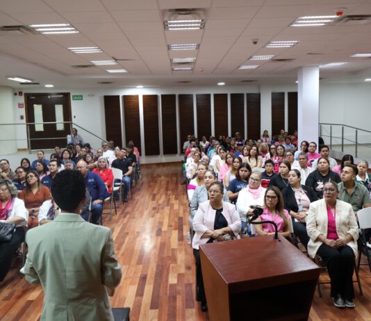 Realiza Ayuntamiento de Guaymas plática sobre el Día internacional de la Lucha contra el Cáncer de Mama