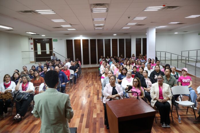 #Guaymas Realiza Ayuntamiento de Guaymas plática sobre el Día internacional de la Lucha contra el Cáncer de Mama; con el apoyo del Hospital San José Guaymas, se llevó a cabo la conferencia “Actualidades y diagnóstico por imágenes en cáncer de mama”.