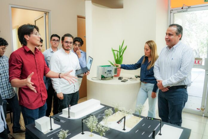 Reconoce Toño Astiazarán talento juvenil creador del proyecto de semáforo inteligente; estudiantes del Instituto Tecnológico de Hermosillo presentan el proyecto que busca mejorar el sistema de semaforización a través de inteligencia artificial.