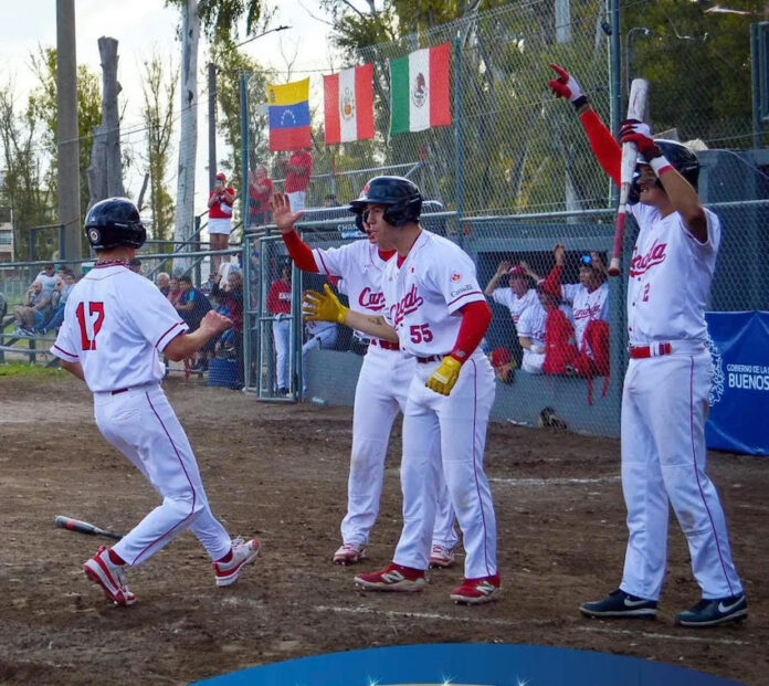 #Hermosillo Sufre México doloroso revés en el Panamericano Sub 18 de softbol; después de ganar los dos primeros juegos de la selección nacional, el sonorense José Manuel Contreras cayó ante 10-8 ante Canadá