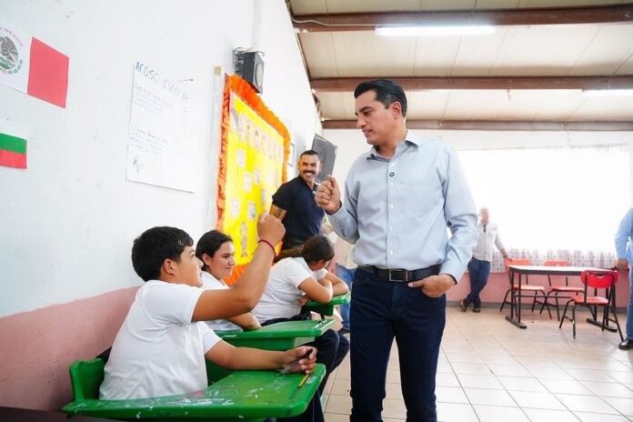 Plan Integral del Río Sonora beneficia a estudiantes con acciones en educación; con la entrega de becas a alumnos de todos los niveles, rehabilitación de infraestructura en planteles, la apertura de telebachilleratos y ampliación de la UTH en Ures.
