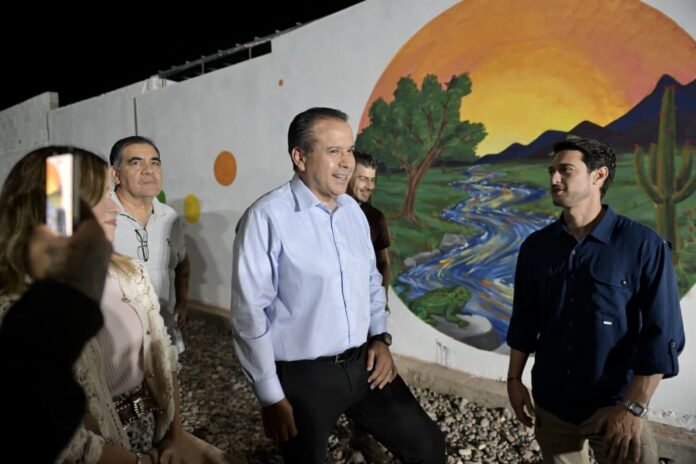 Inaugura Toño Astiazarán mural del Colectivo Sangre del Desierto en Loma Linda; es el primero de diez murales que se realizarán en el municipio; familias celebran la octava etapa de Parque al Arte.