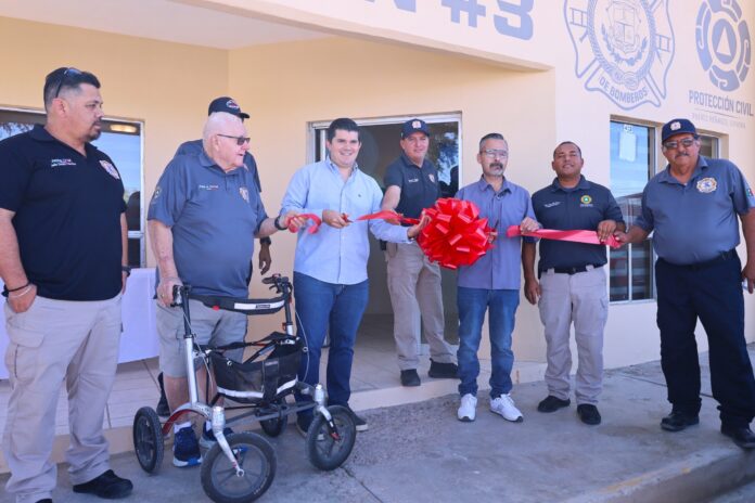 #Puerto Peñasco  Se inaugura la remodelación de la Estación 3 de Bomberos; encabeza la ceremonia el presidente municipal, doctor Oscar Castro.